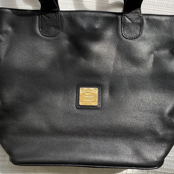 HCL Black Leather Shoulder Bag - Picture 3 of 3